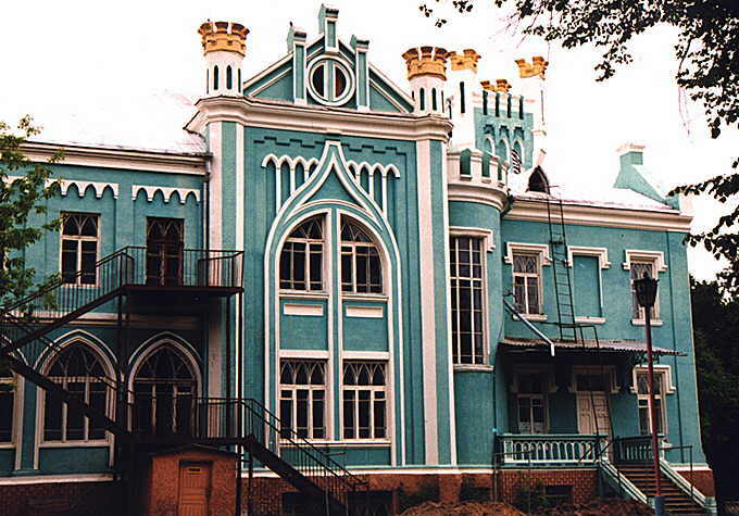 Klintsy district. Vyunki. Estate of Sapozhnikov. Main House. View from the park. XX cent.