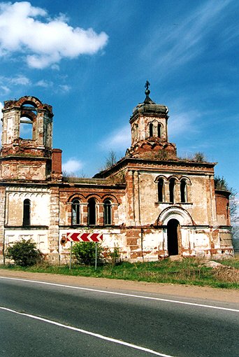 Volhovsky district. Staraya Ladoga-Volhov. Unknown church.