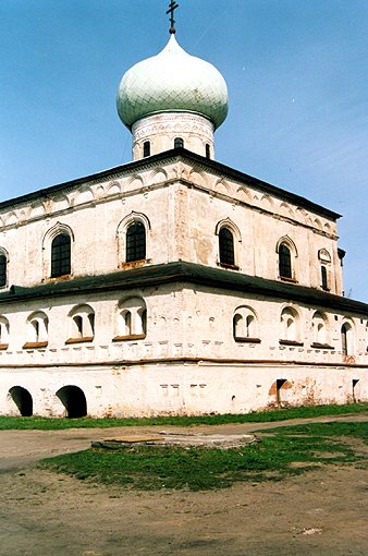 Lodeynopolsky district. Staraya Sloboda. Trinity ensemble. Trinity church.  XVII