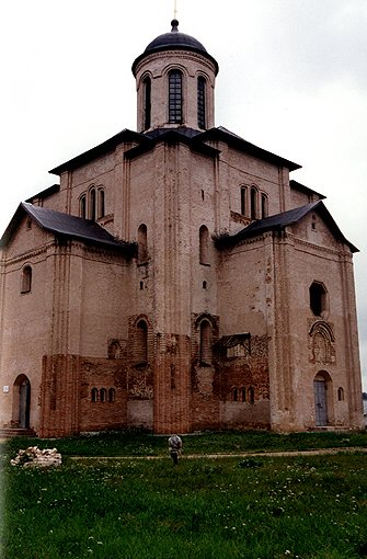 Smolensk. Church of Archangel Michael. XII Peter Miloneg